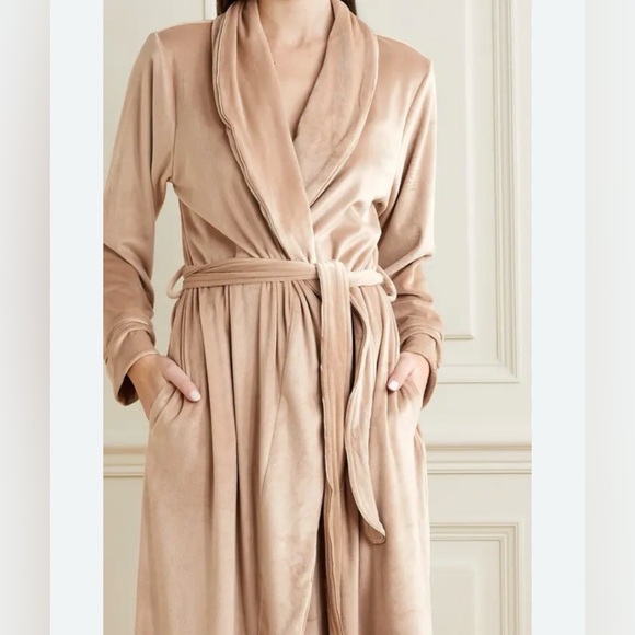 Skims Velour Robe in Honey Beige size 2X - Picture 3 of 10